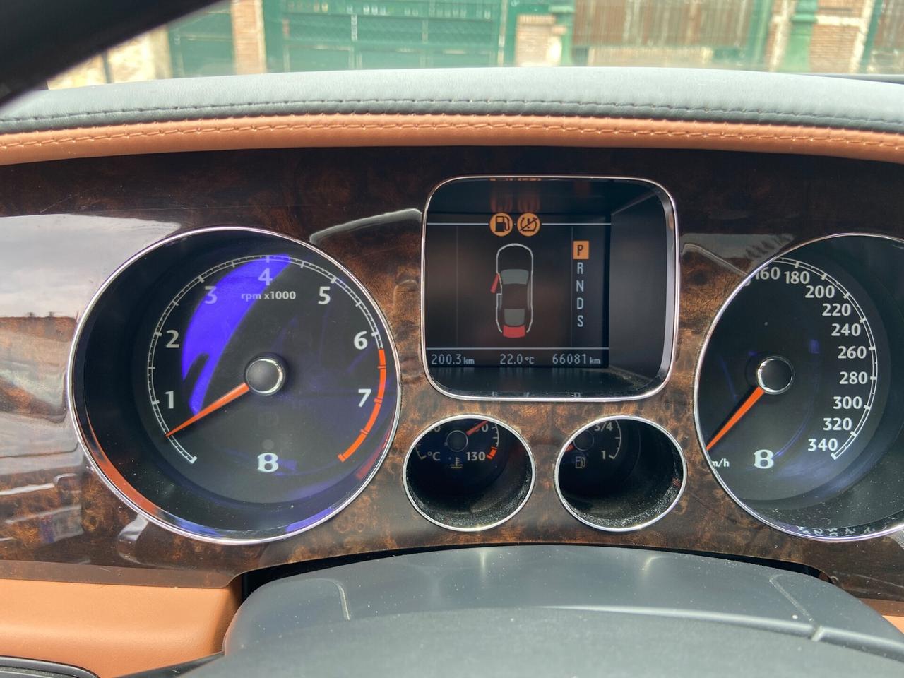 Bentley Flying Spur *W12* Chauffeur Paket