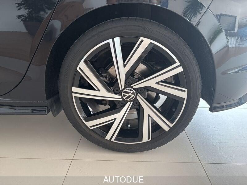 Volkswagen Golf 8 2.0 TDI R-LINE 150CV DSG