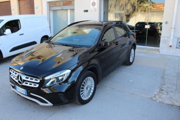 MERCEDES-BENZ GLA 200 d Automatic 4Matic Business