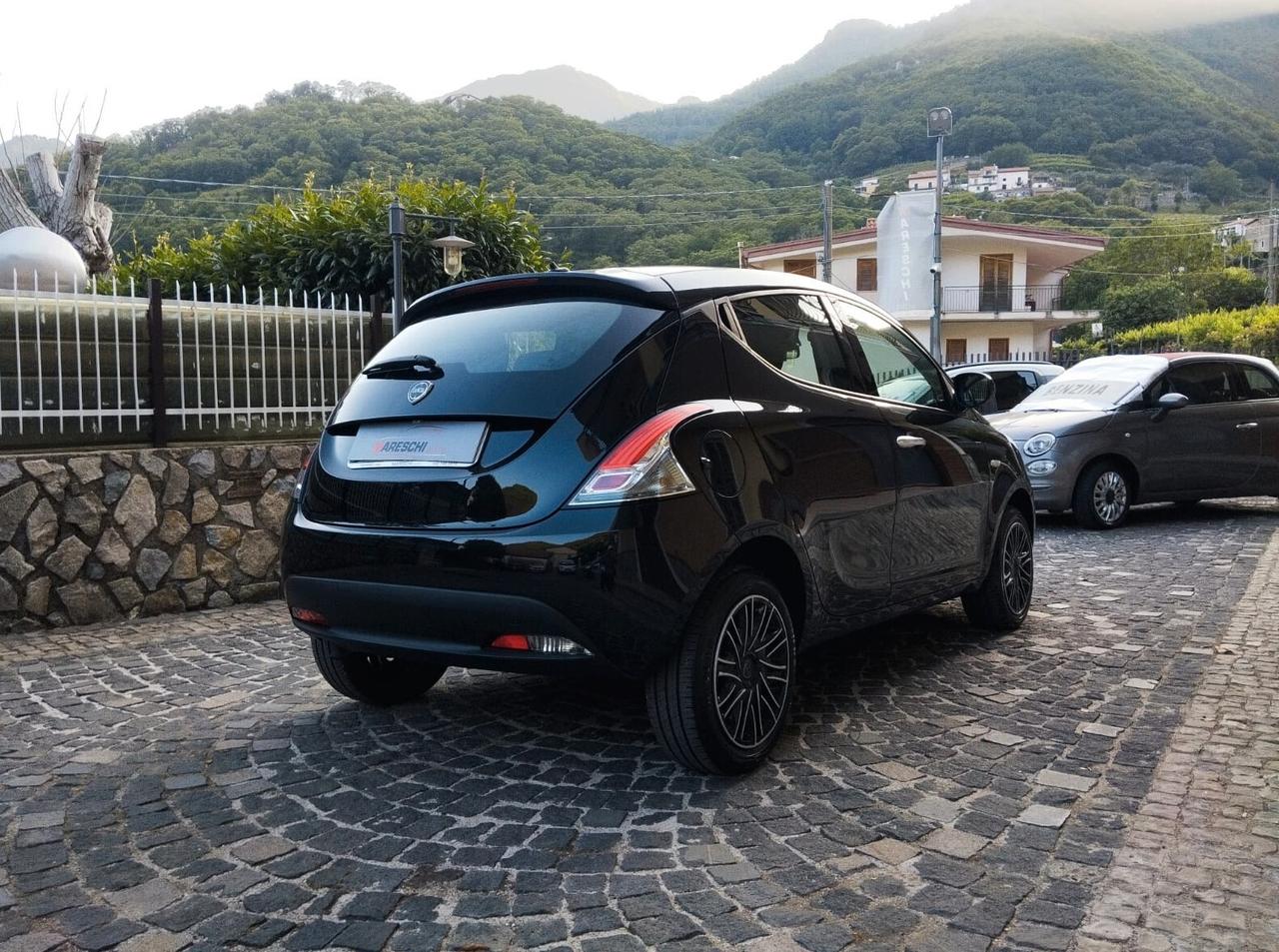 Lancia Ypsilon 1.0 FireFly 5 porte S&S Hybrid !!!