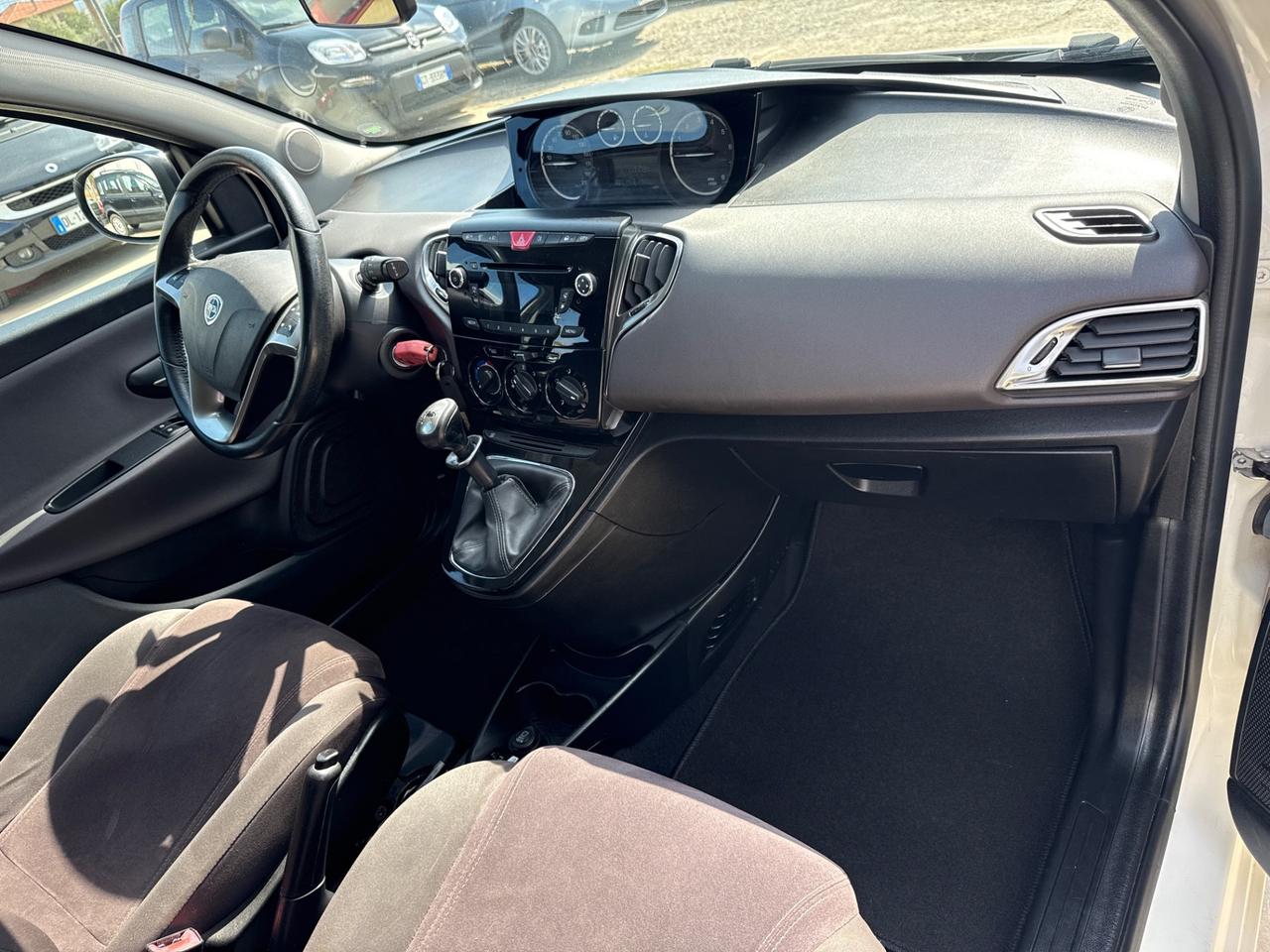 Lancia Ypsilon 1.2 69 CV 5 porte Gold
