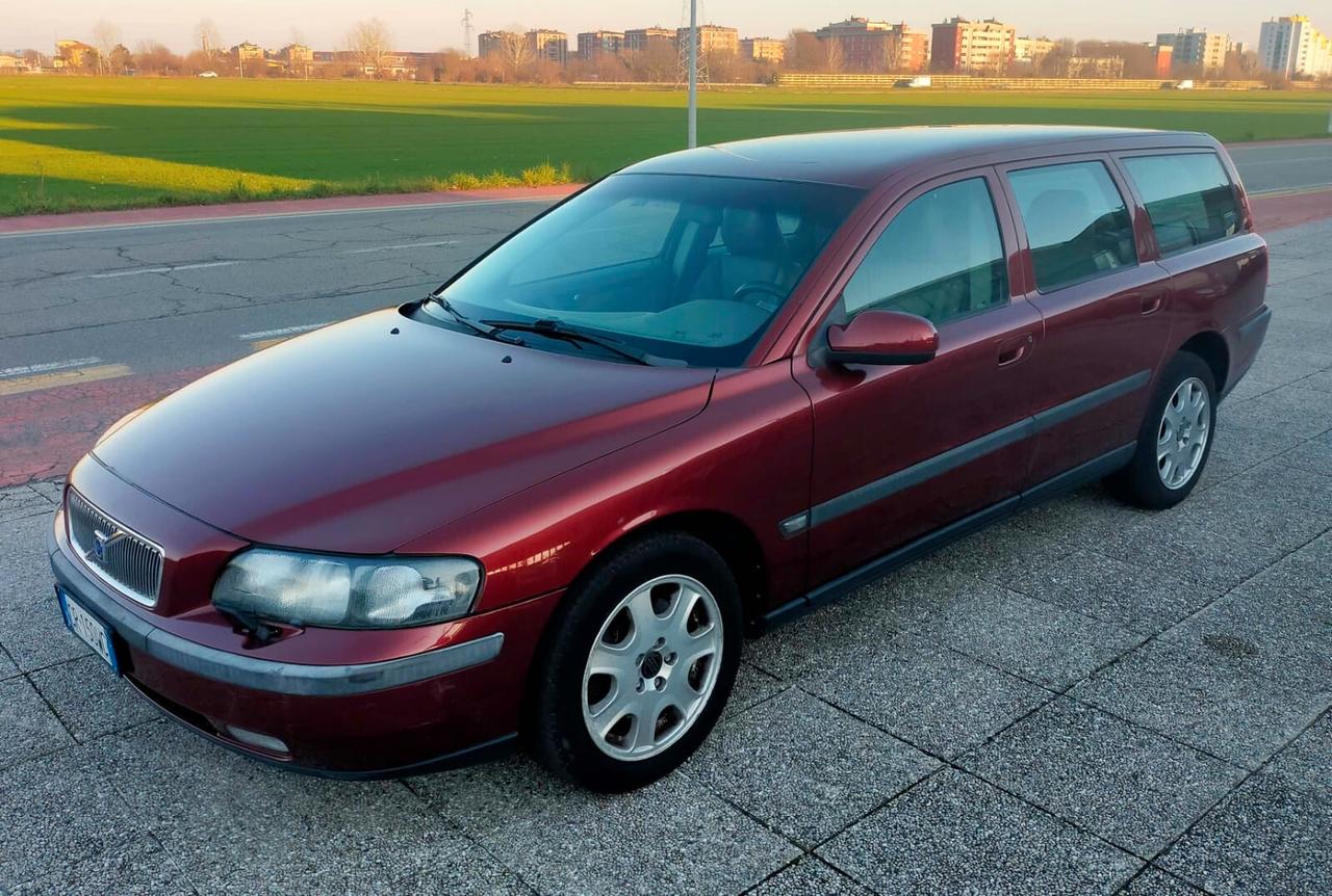 Volvo V70/XC70 V70 2.4i 20V cat Bi-Fuel Metano