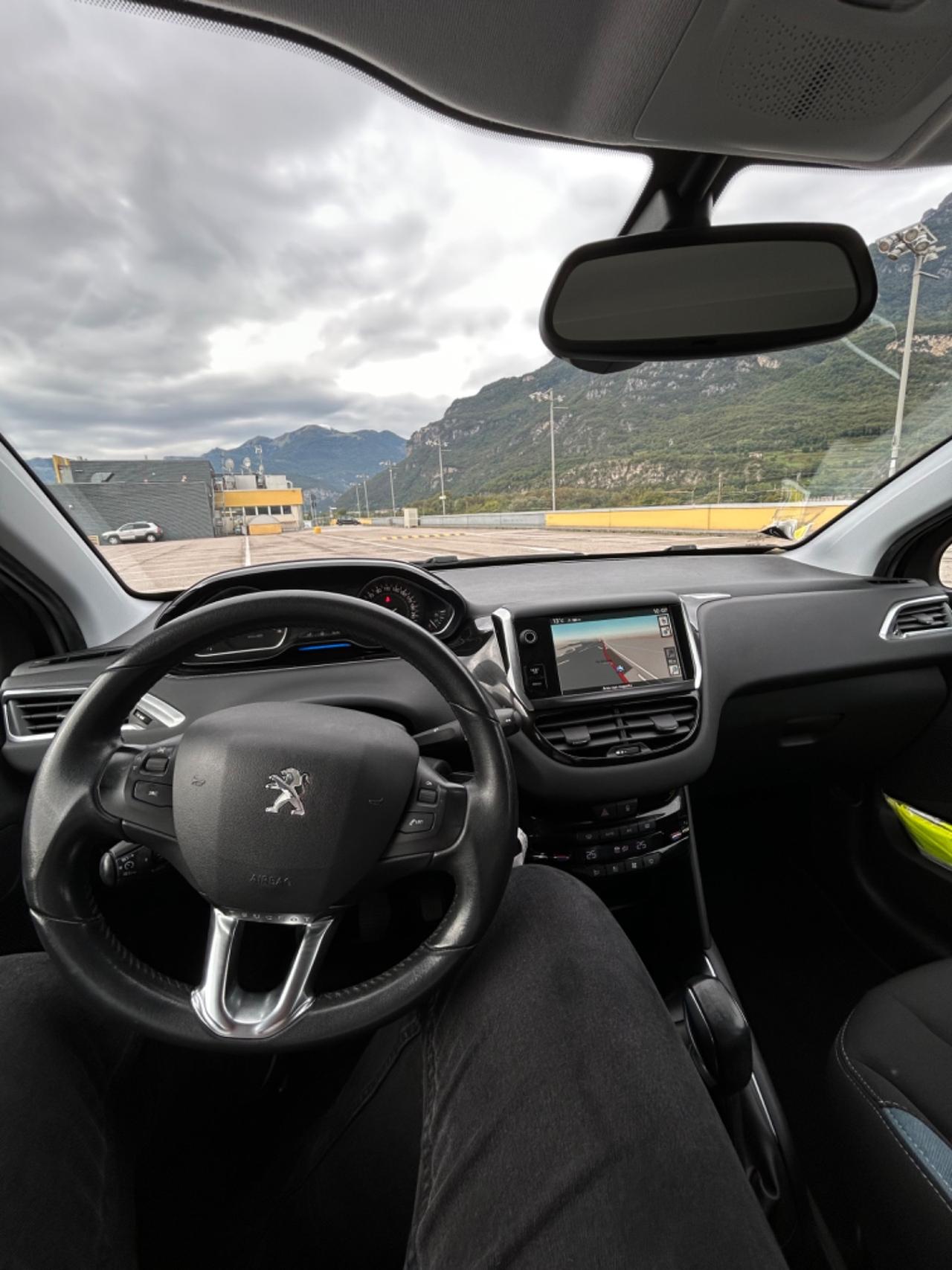 Peugeot 208 1.4 HDi 68 CV Active Neopatentati