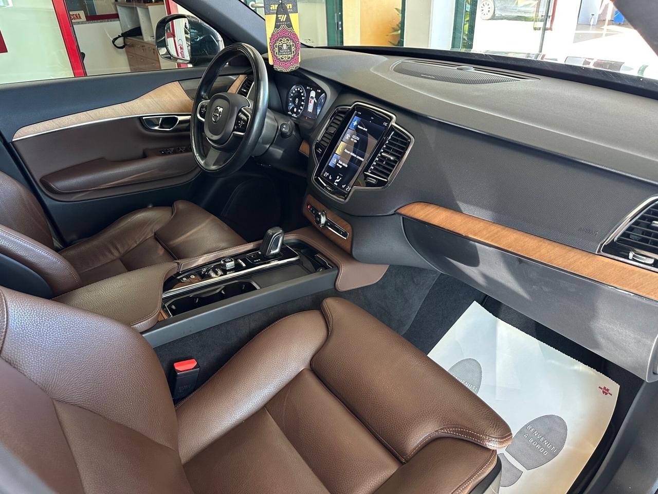 Volvo XC 90 XC90 B5 (d) AWD Geartronic 7 posti Mom