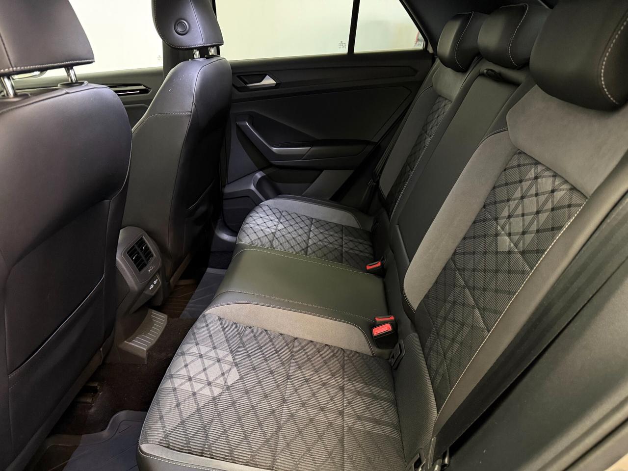 Volkswagen T-Roc 1.0 Tsi R-Line 110cv NEOPATENTATI GARANZIA VW