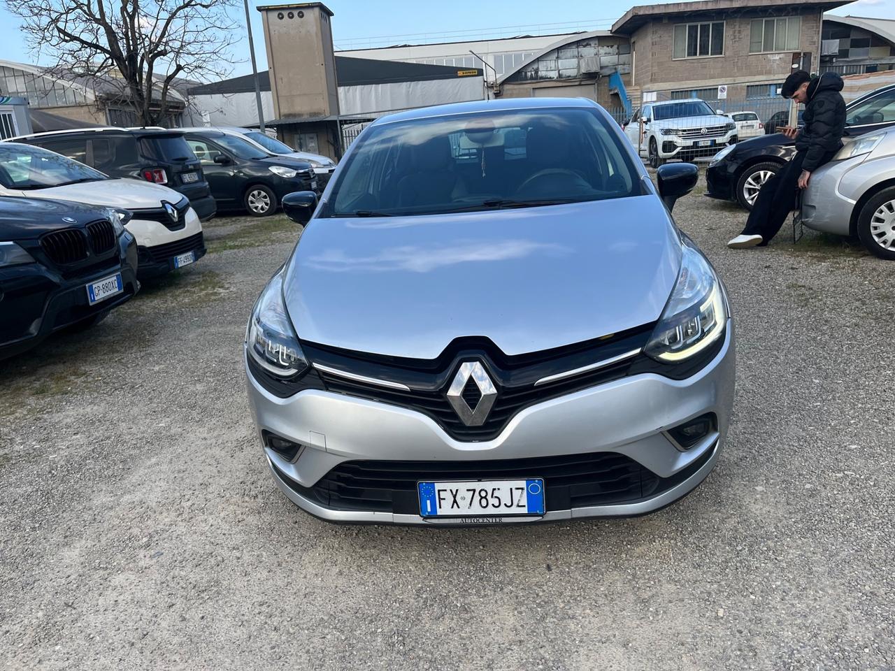 Renault Clio TCe 12V 90 CV 5 porte Moschino Intens