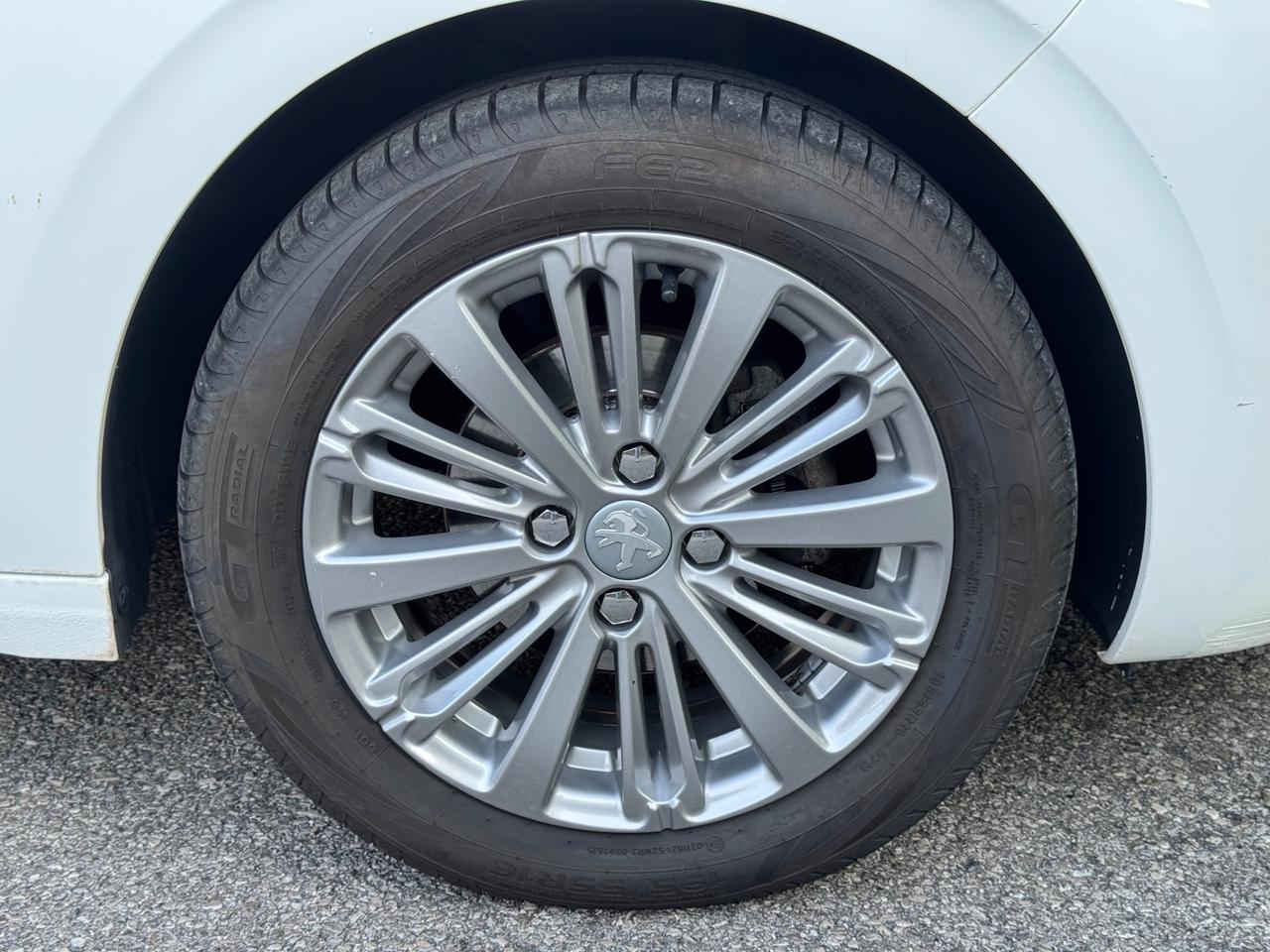 Peugeot 208 PureTech 82 5 porte Allure 36150km