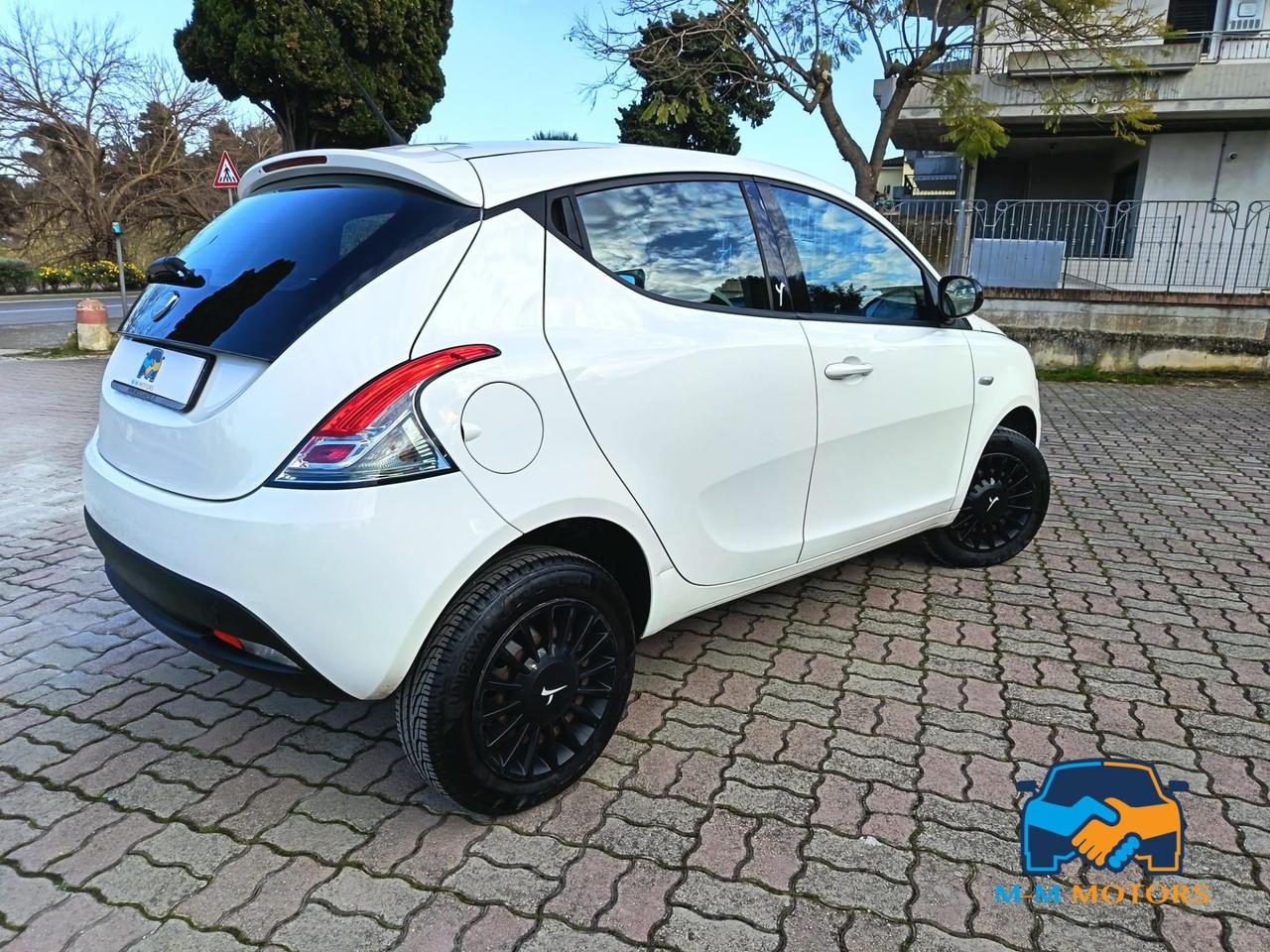 Lancia Ypsilon 5 Porte Ypsilon 0.9 t.air Elle ecochic metano 80cv