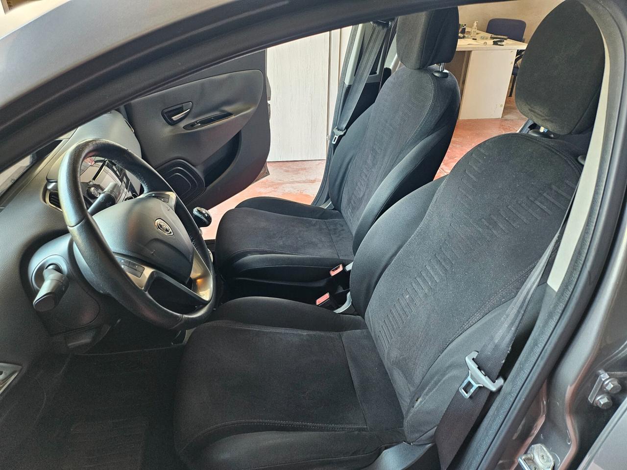 Lancia Ypsilon 1.2 69 CV 5 porte Gold