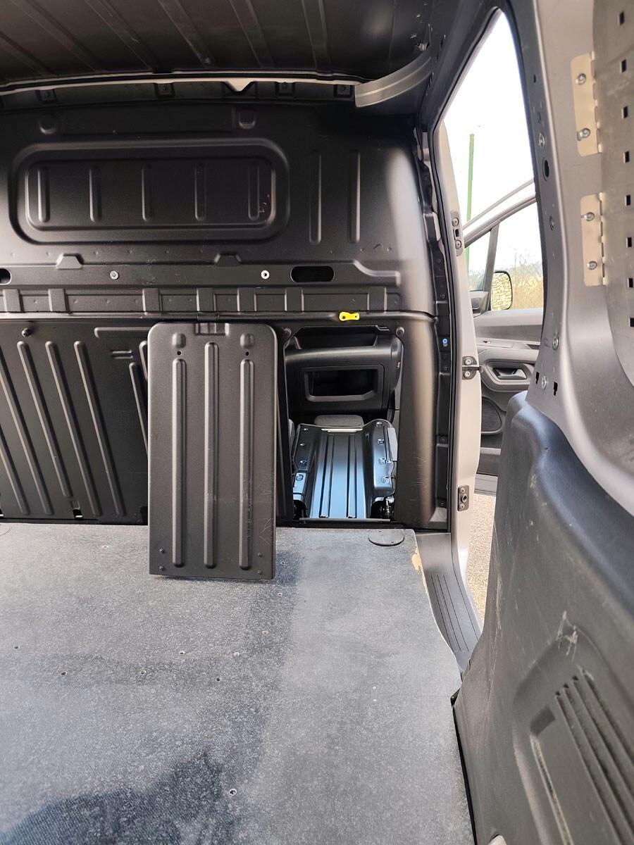 Peugeot Partner BlueHDi 130 L2 Navi, 2 Porte Laterali, Telecamera, FULL OPTIONAL!