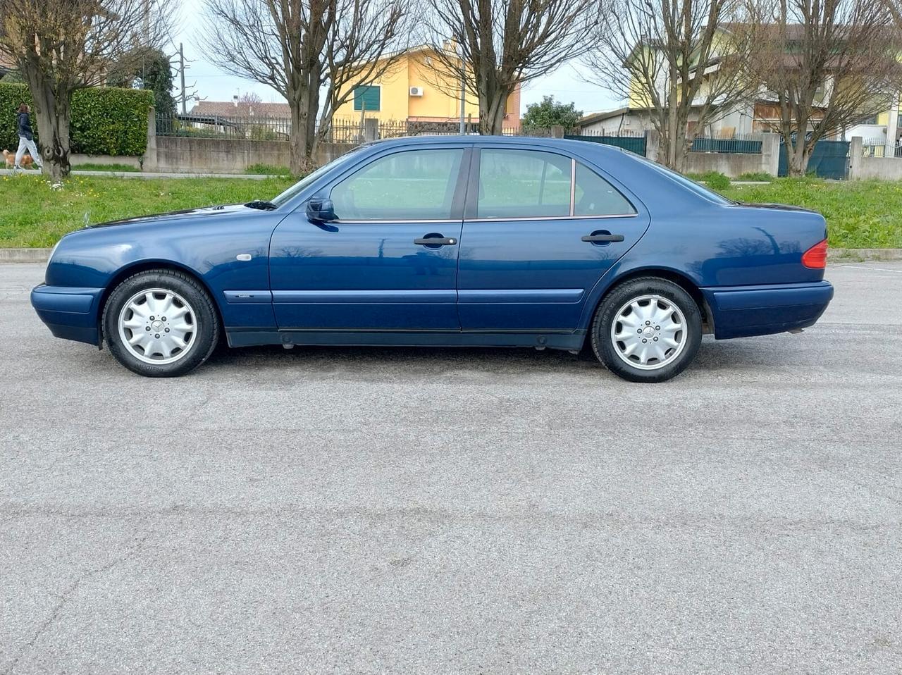 Mercedes-benz E 200 cat Classic
