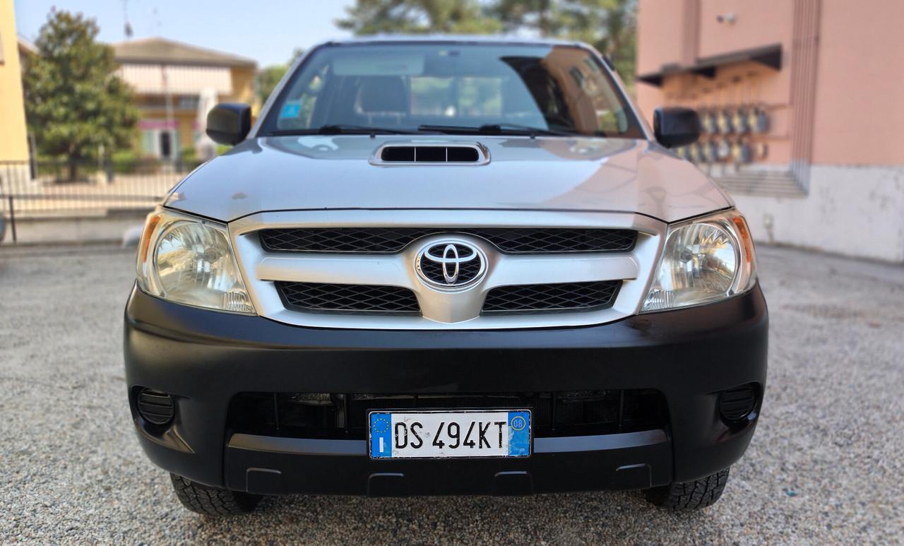 Toyota Hilux 2.5 D-4D 4WD 2p. Extra Cab SR