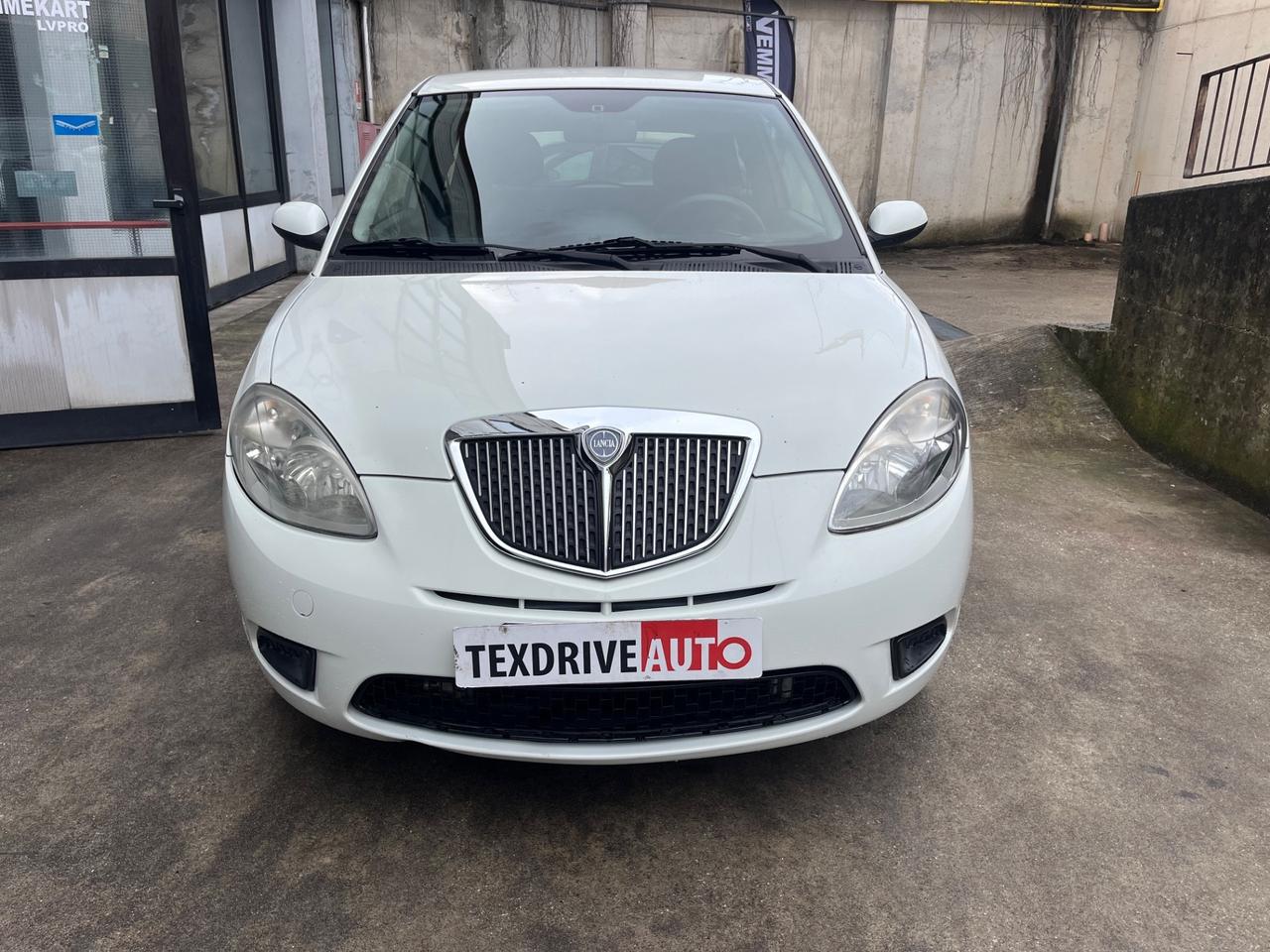 Lancia Ypsilon 1.4 16V Platino