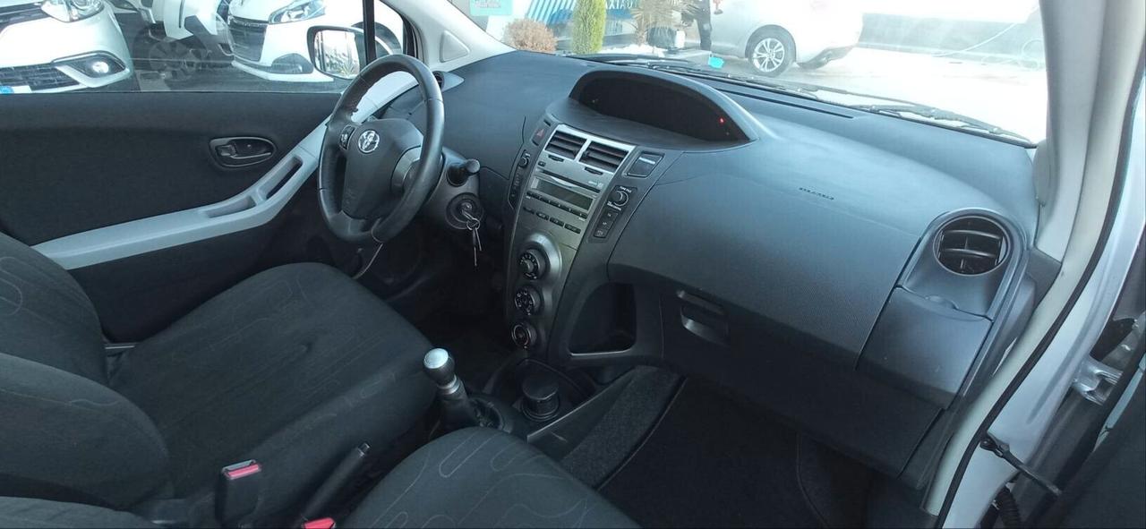 Toyota Yaris 1.0 CON 76 MILA KM