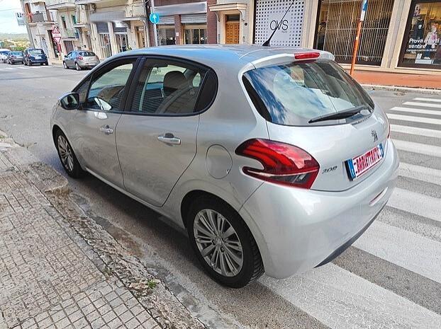 PEUGEOT 208 1.2 5 porte *MOTORE NUOVO* - 11/2018