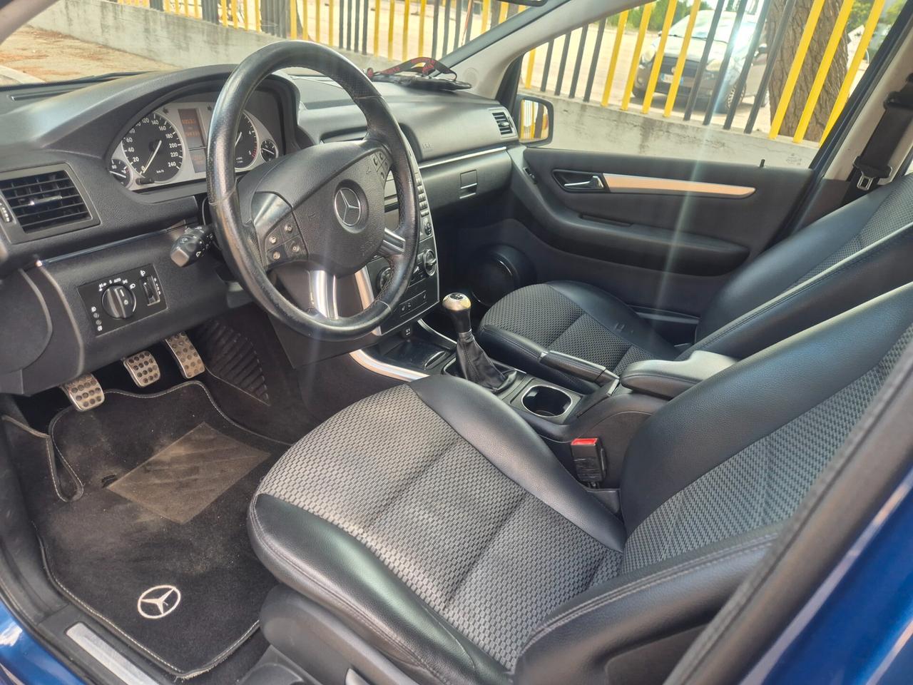 Mercedes classe B 180 SPORT 109CV ANNO 2010