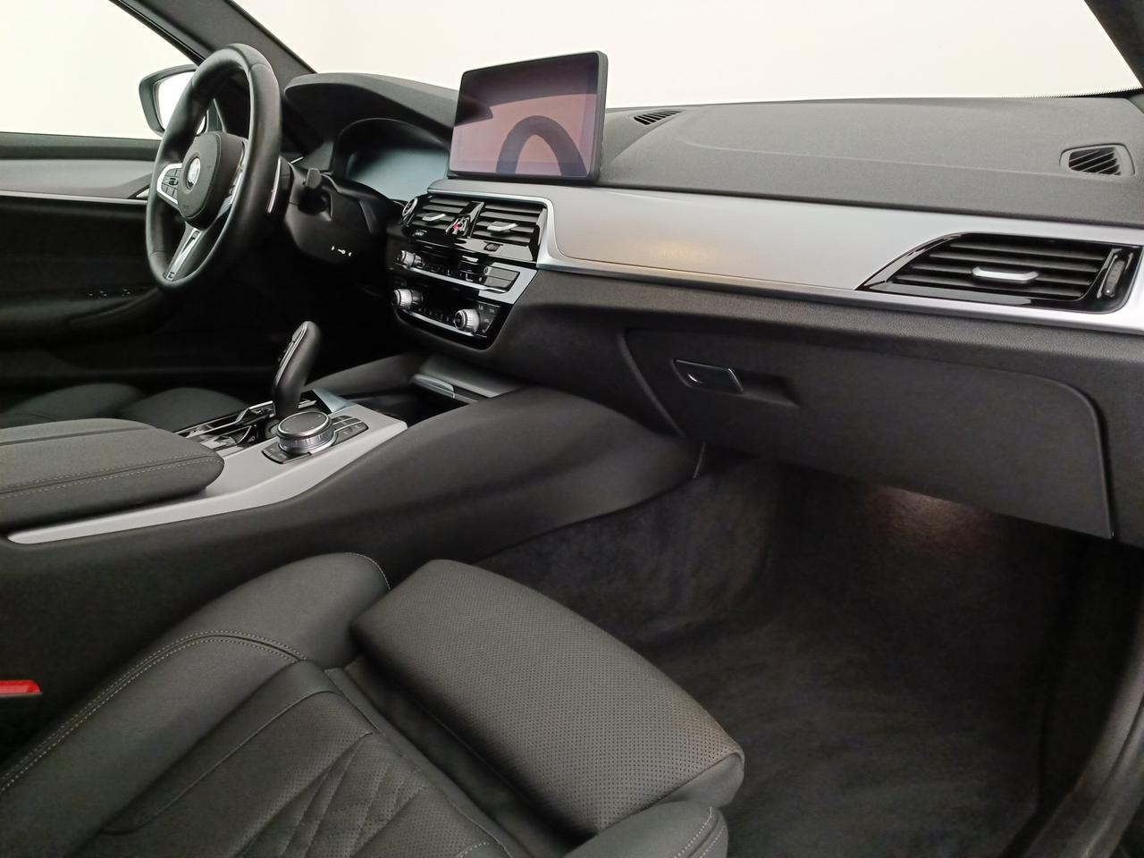 BMW 520d Touring mhev 48V xdrive Luxury auto