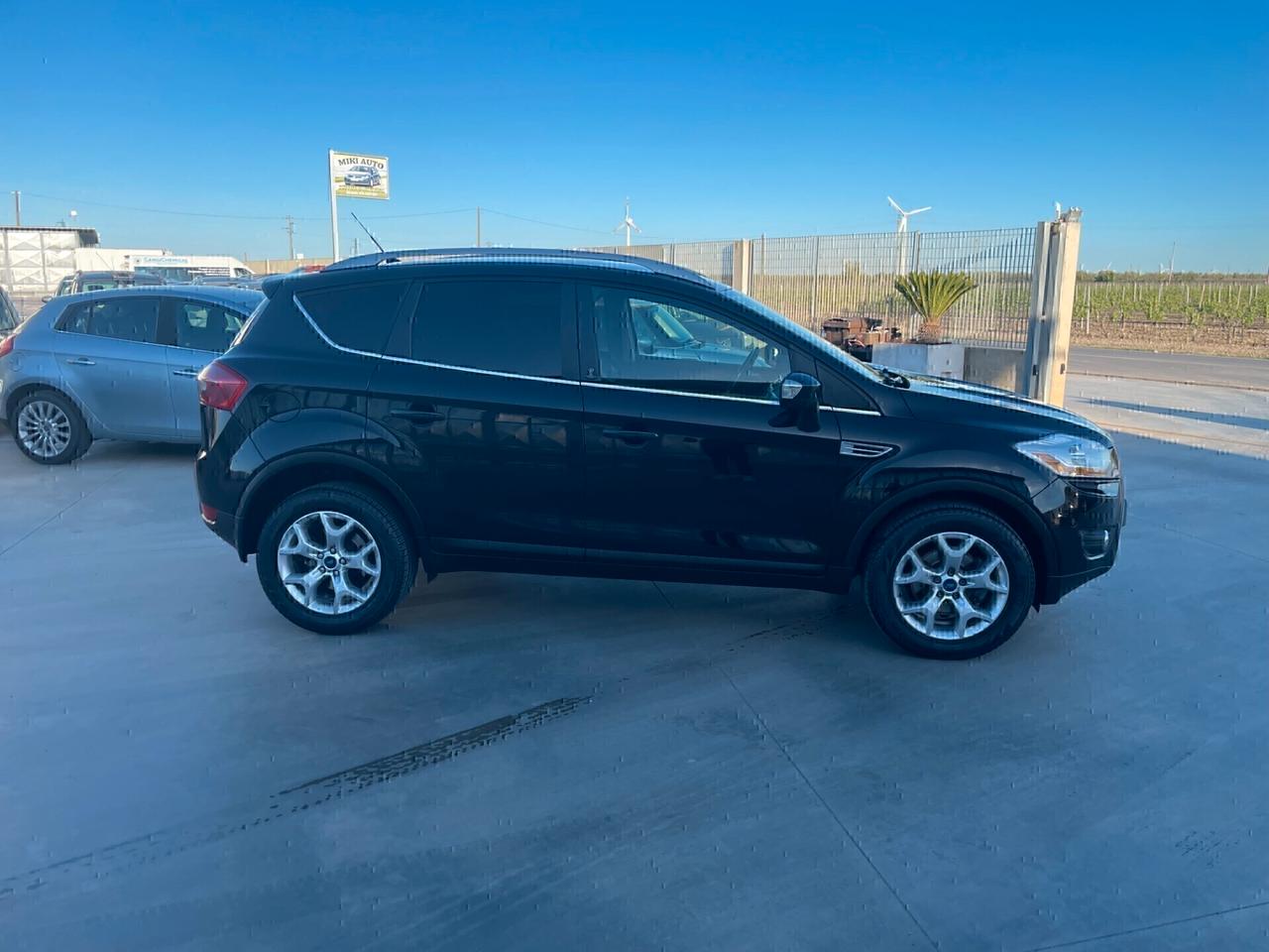 Ford Kuga 2.0 TDCi 140 CV 4WD DPF CHAMPIONS EDITION CON CAMBIO POWERSCHIFT