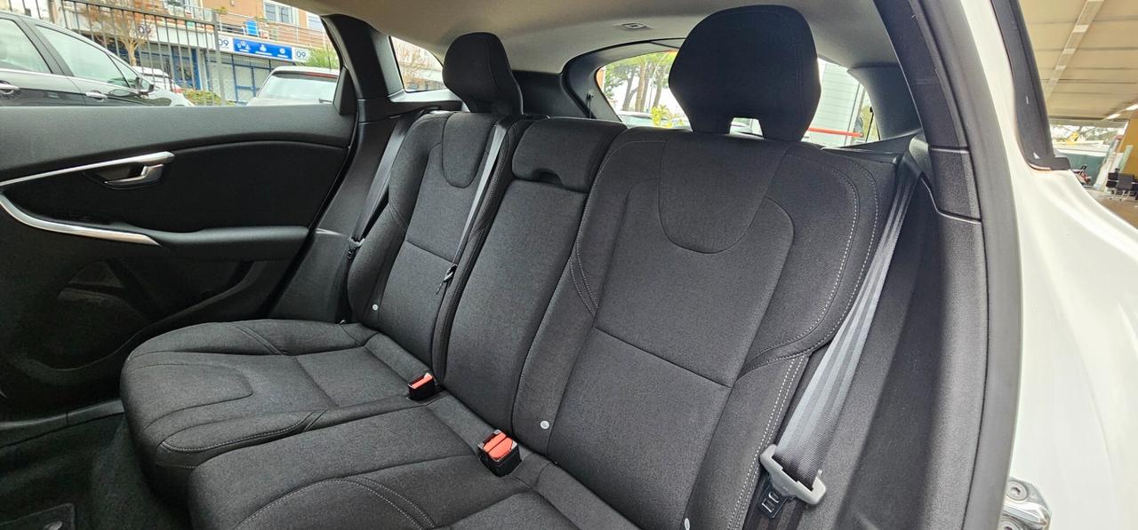 Volvo V40 Cross Country Solo 30.000 km