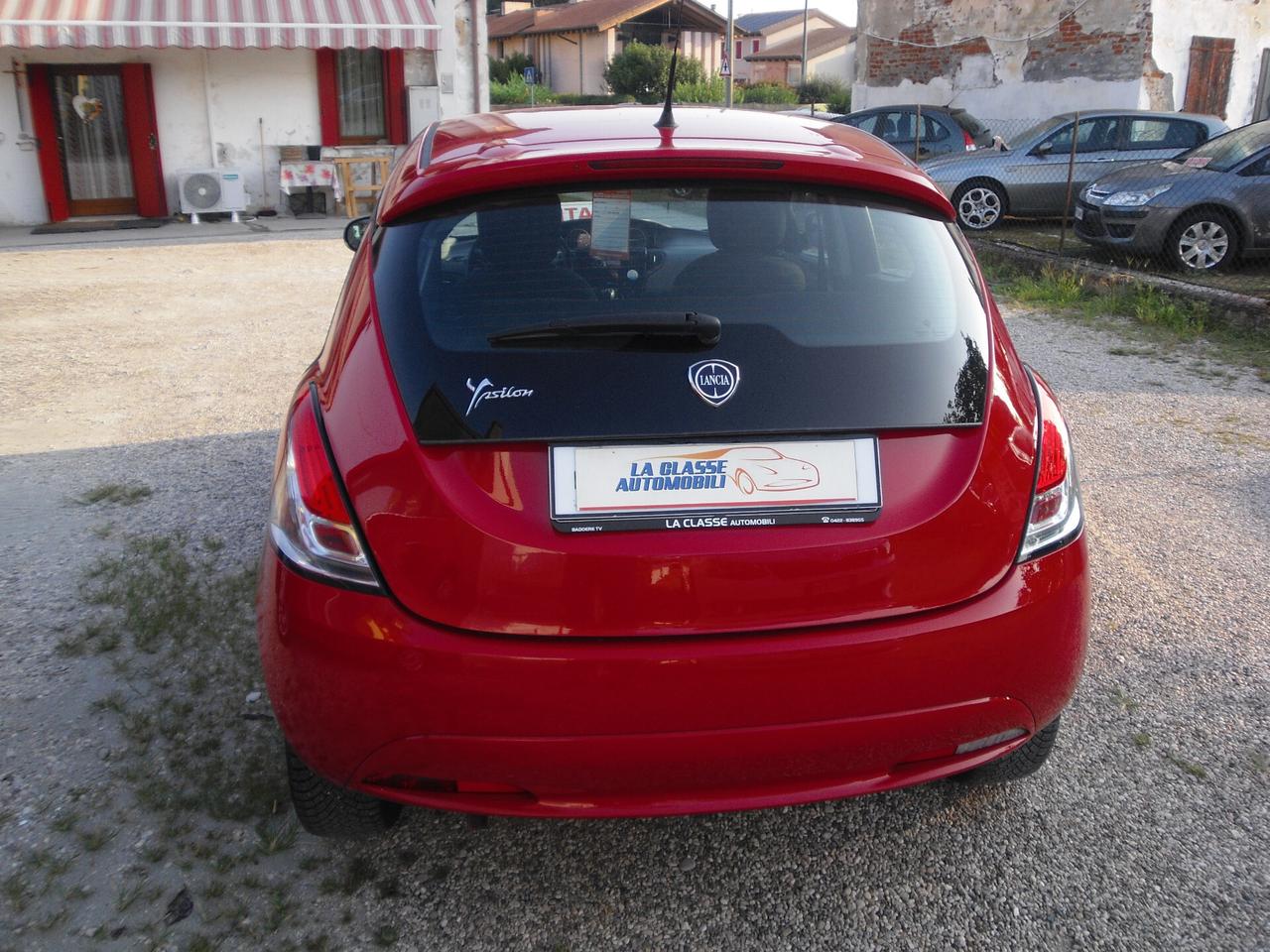 Lancia Ypsilon 1.2 69 CV 5 porte Silver neopatentati