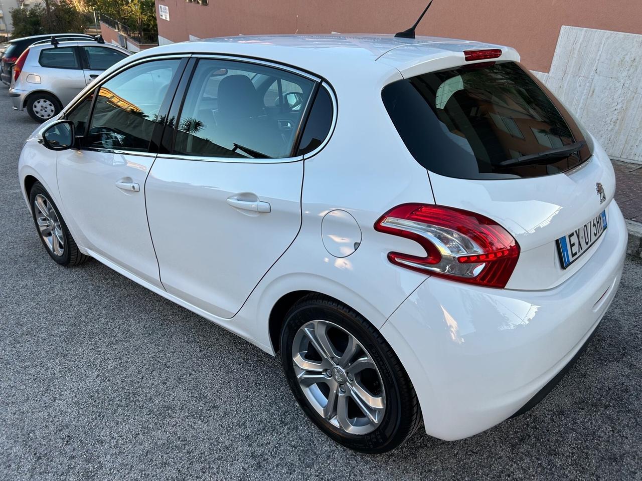 Peugeot 208 1.2 VTi allure ideale per neopatentati
