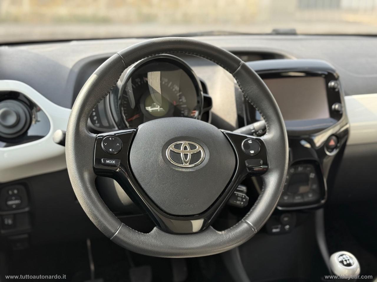 TOYOTA Aygo 1.0 VVT-i 69 CV 5p. x-wave