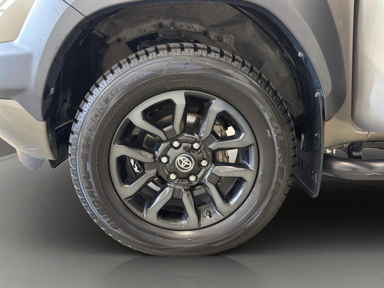 Toyota Hilux 2.8 d double cab Invincible 4wd auto