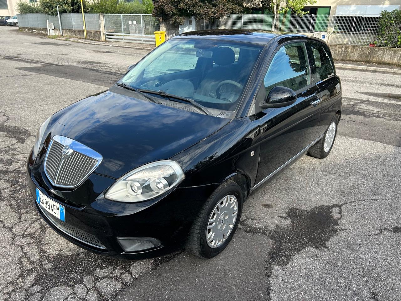 Lancia Ypsilon Elle guidabile da neopatentati