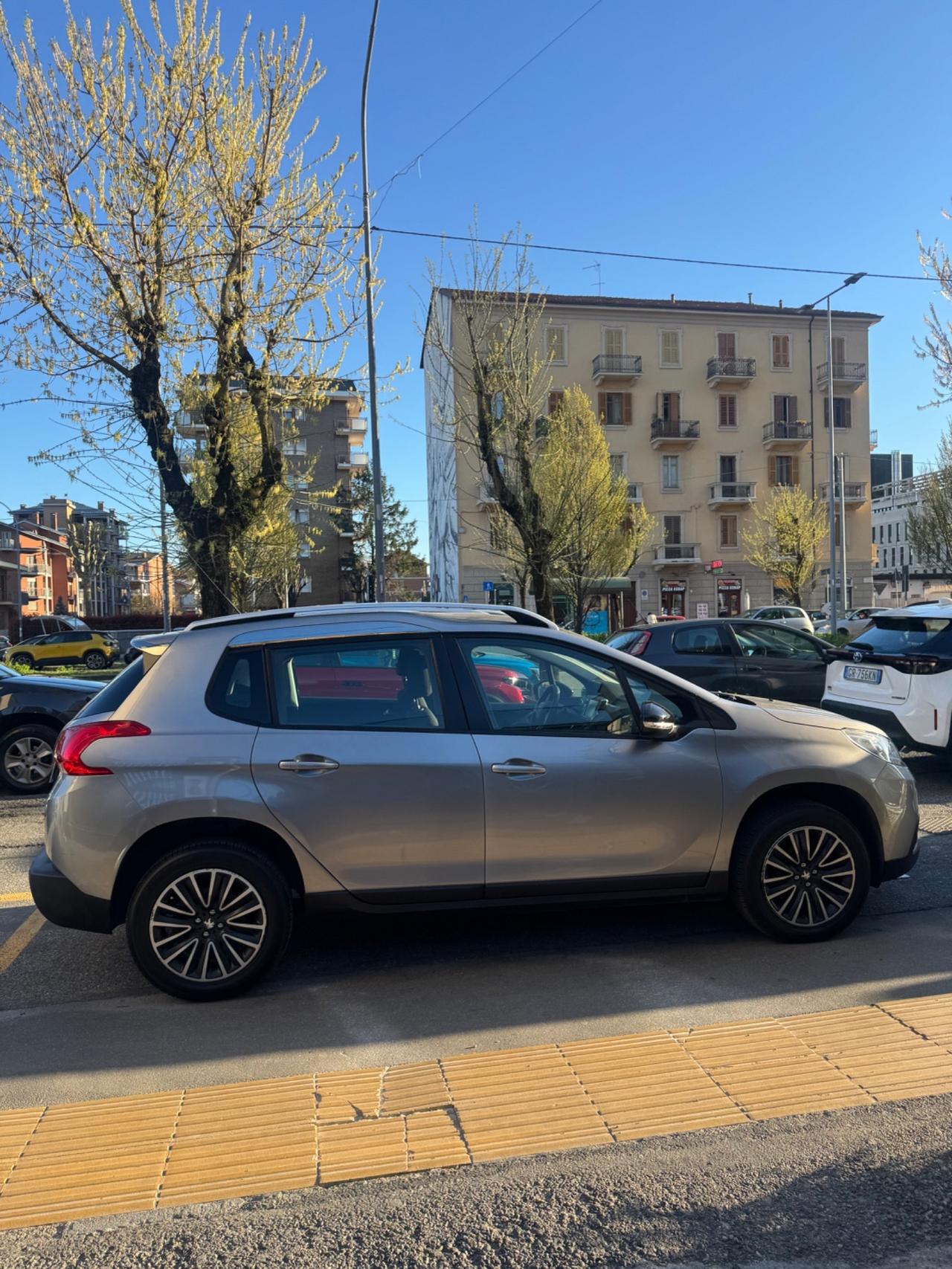Peugeot 2008 benz euro6 1.2 82 cv