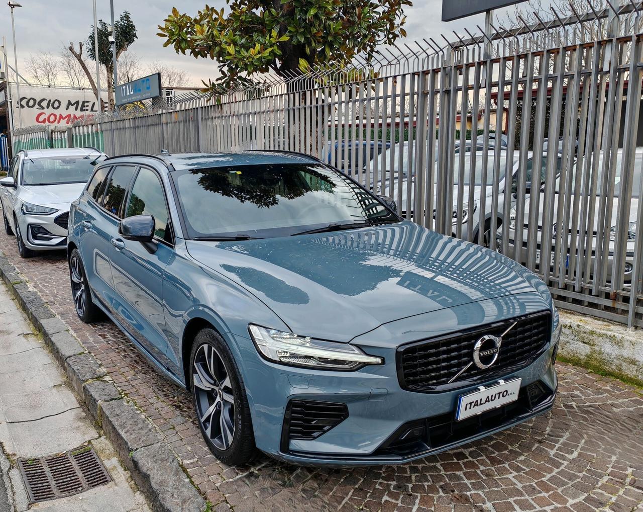 Volvo V60 T8 Recharge AWD Plug-in Hybrid R-design