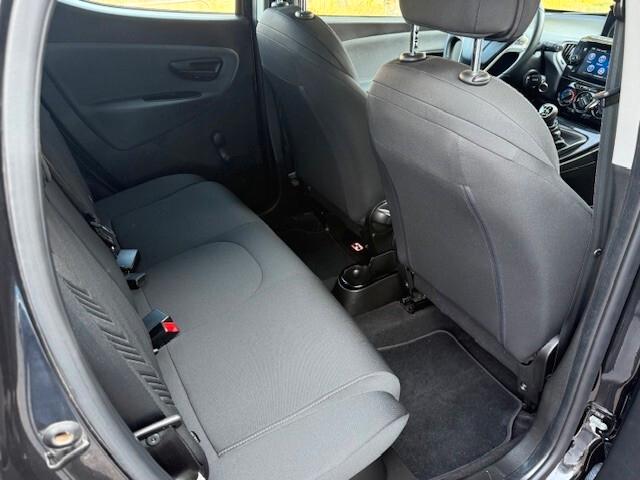 Lancia Ypsilon neopatentati 5 posti