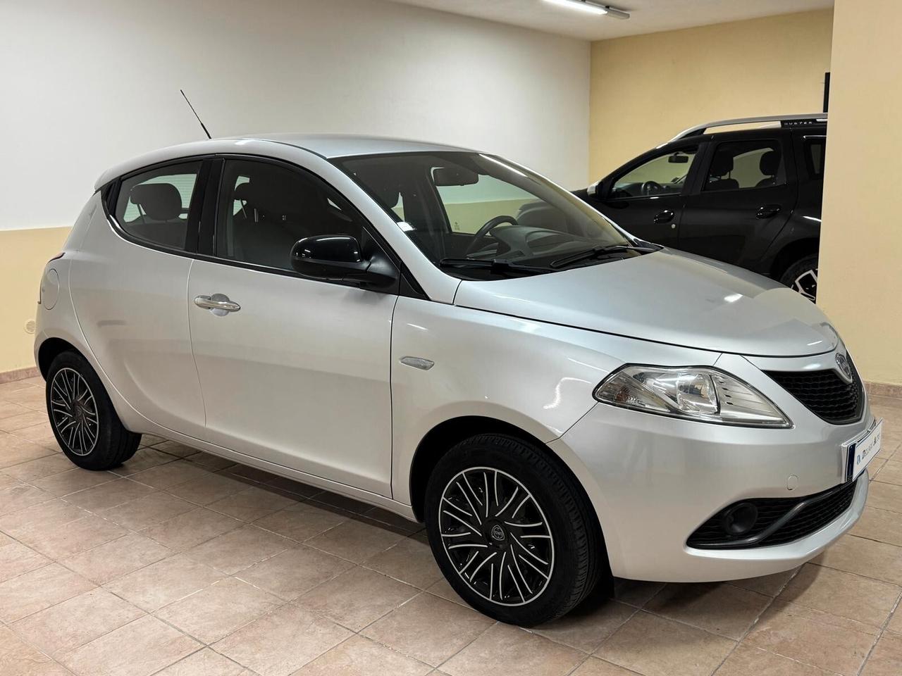Ypsilon 1.2 69 CV 5 porte S&S Gold AZIENDALE