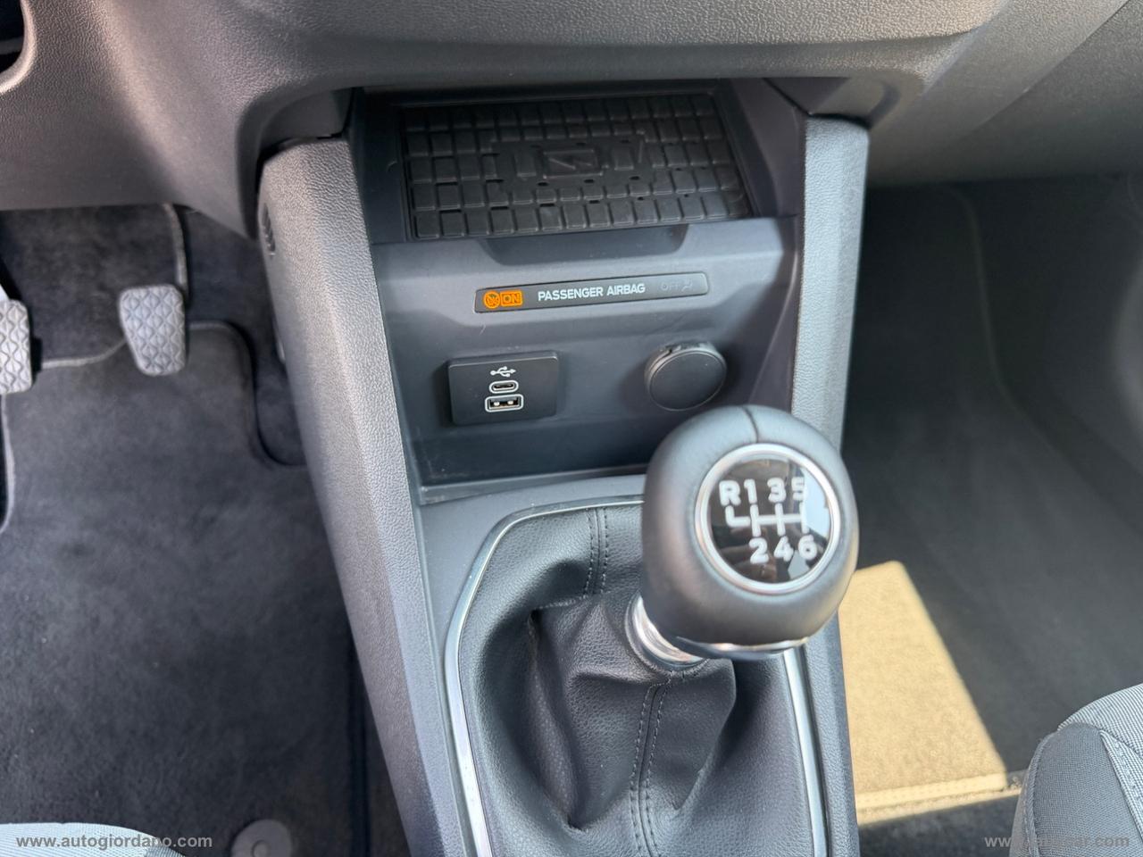 FORD Tourneo Courier 1.0 EcoBoost Titanium