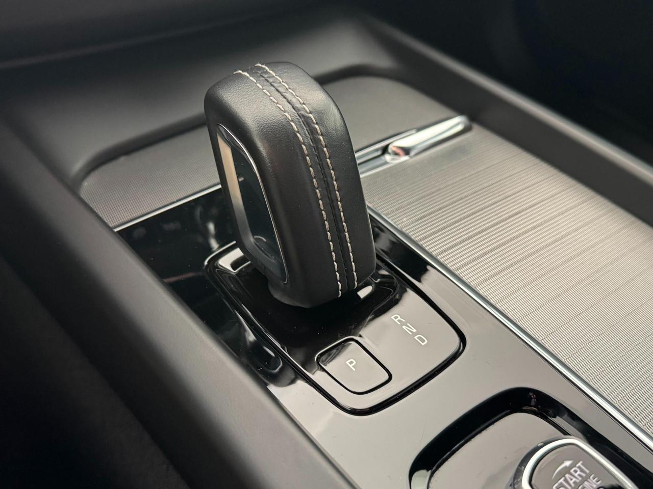 Volvo XC60 2.0 b4 R-design awd aut. Plus Dark