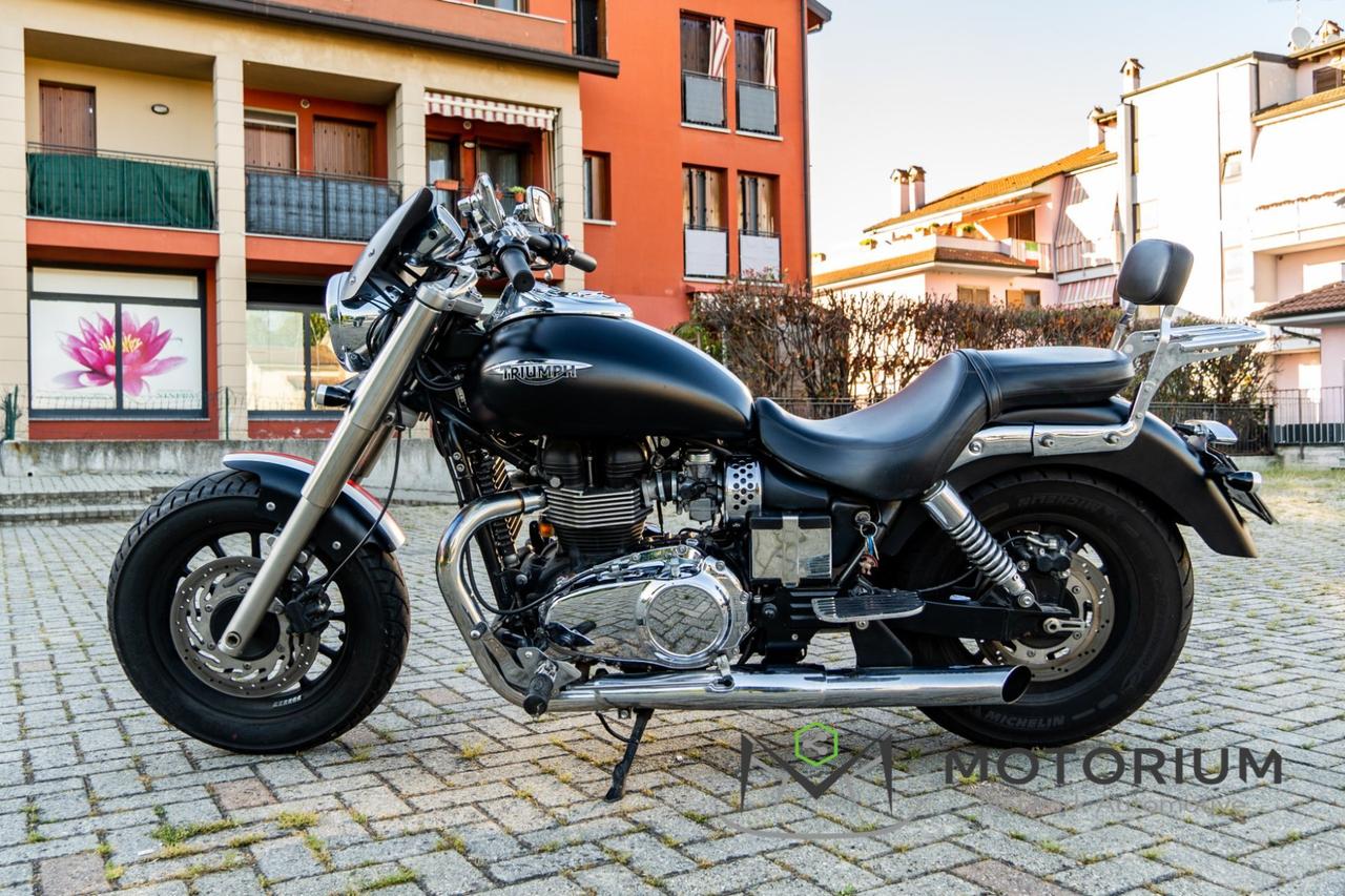 TRIUMPH America 900