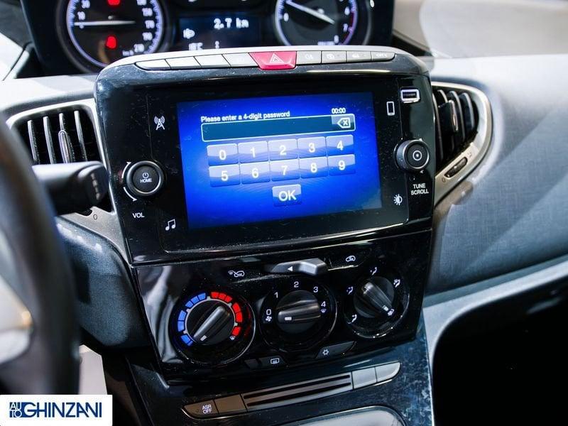 Lancia Ypsilon 1.0 Hybrid 70 CV S&S Gold Neo Patentati