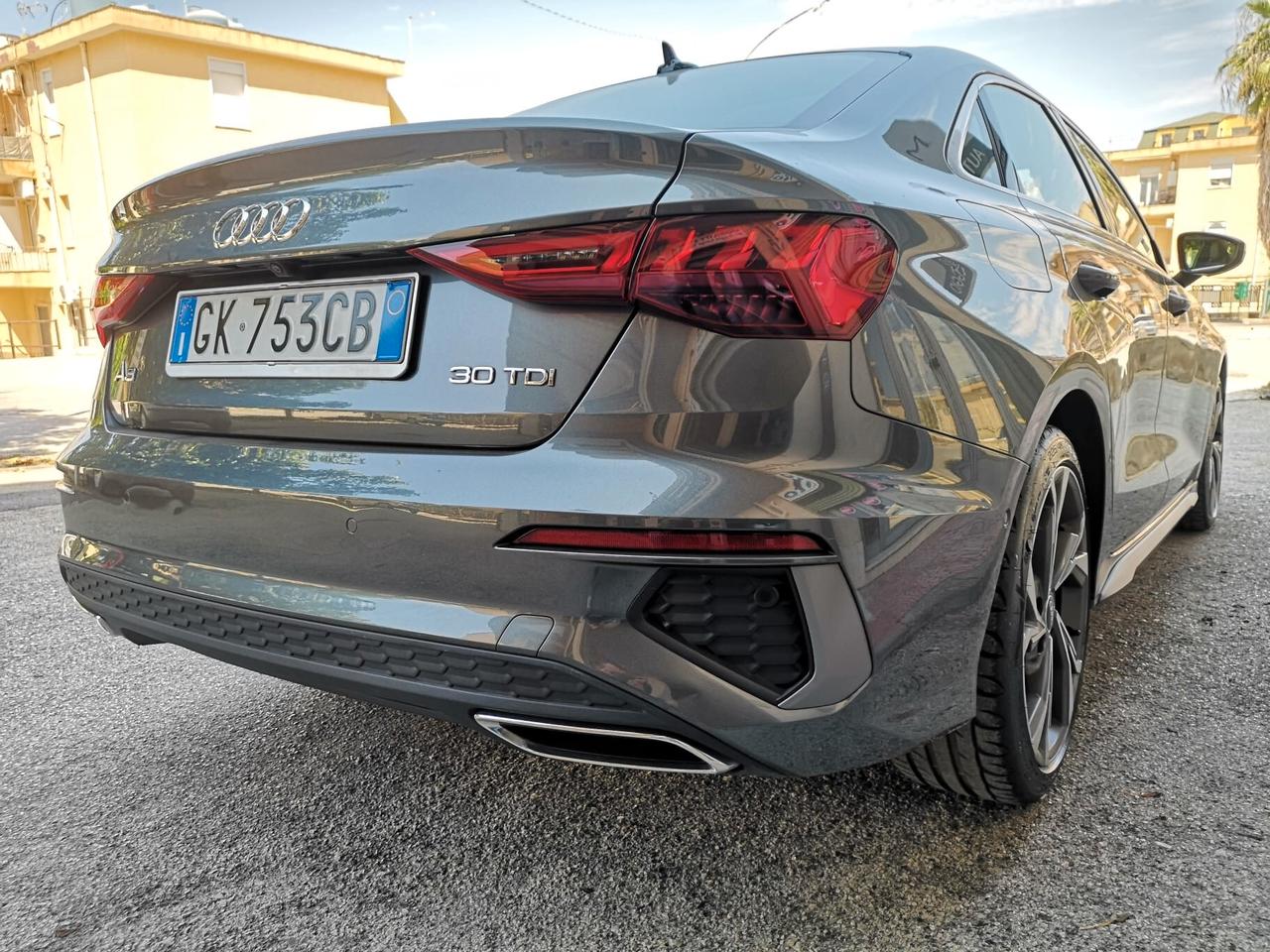 Audi A3 Sedan 30 TDI S tronic line edition