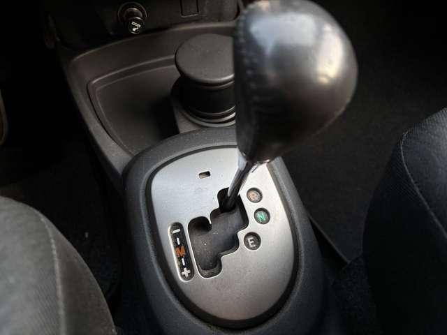 Toyota Yaris Yaris 5p 1.3 dual Sol m-mt