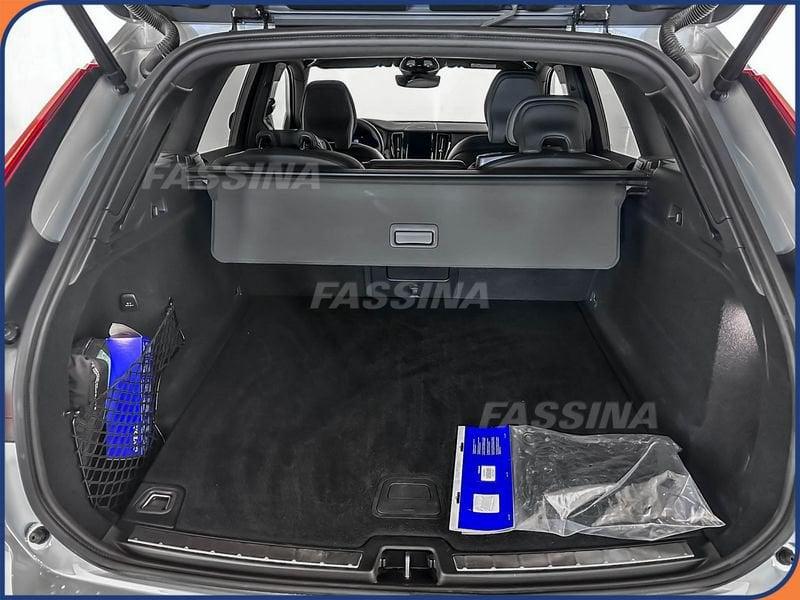 Volvo XC60 XC60 B5 AWD automatico Plus Dark