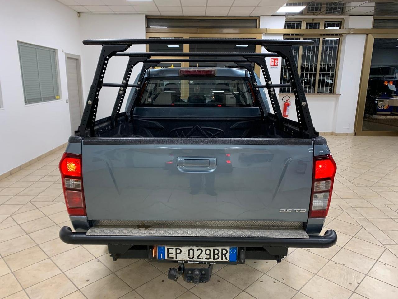 Isuzu D-Max 2.5 Crew Cab Solar 4WD