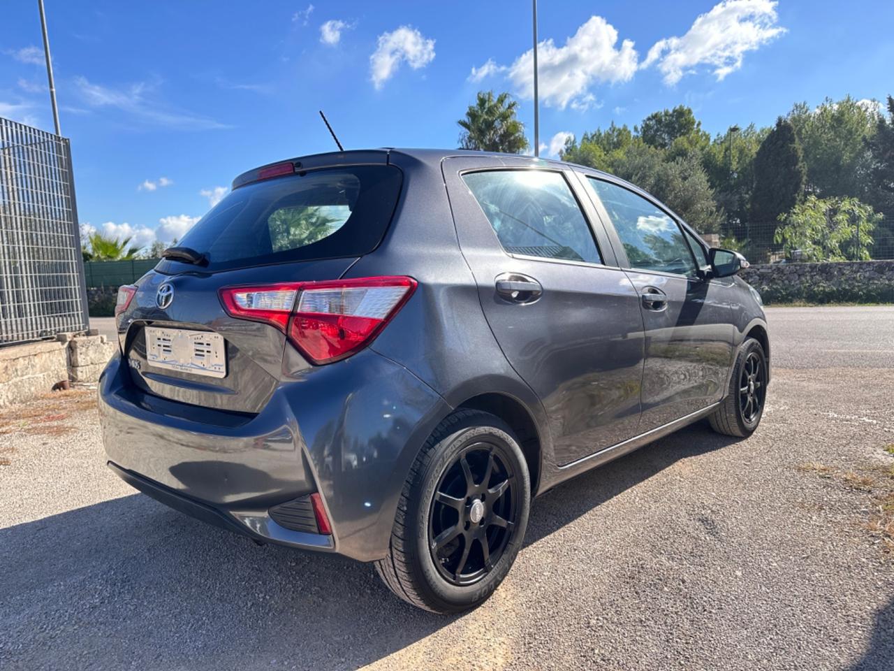 Toyota Yaris 1.0 5 porte Business-2018