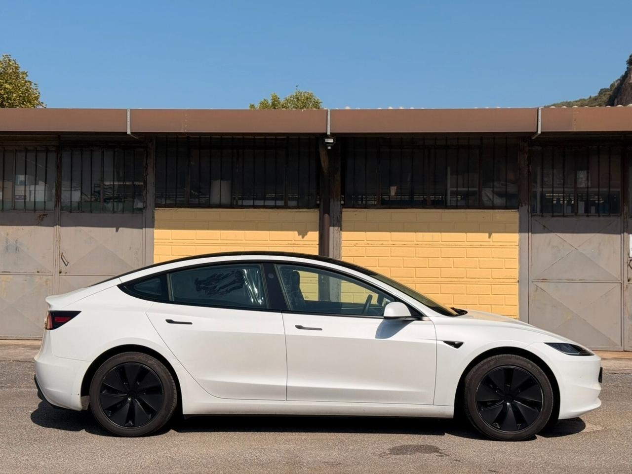 Tesla Model 3 Restyling Highland Premium