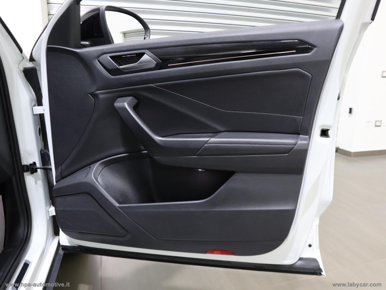 VOLKSWAGEN T-Roc 2.0TDI R-LINE NAVI LED PELLE MATRIX