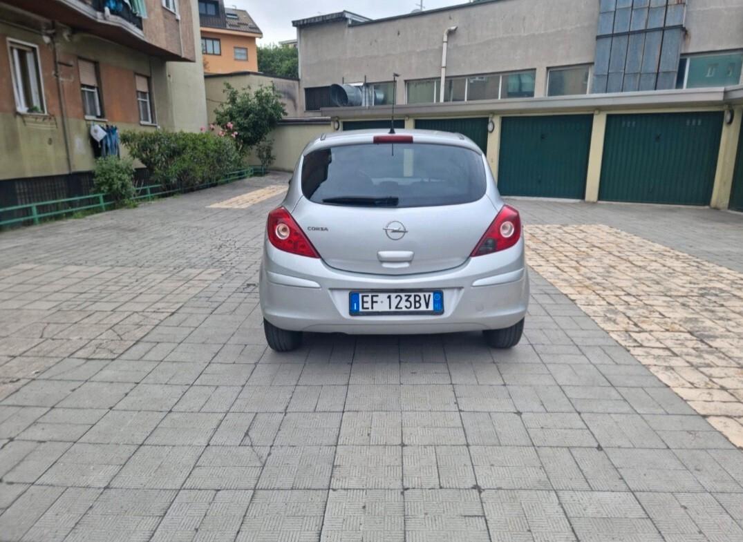 Opel Corsa 1.2 3 porte Club