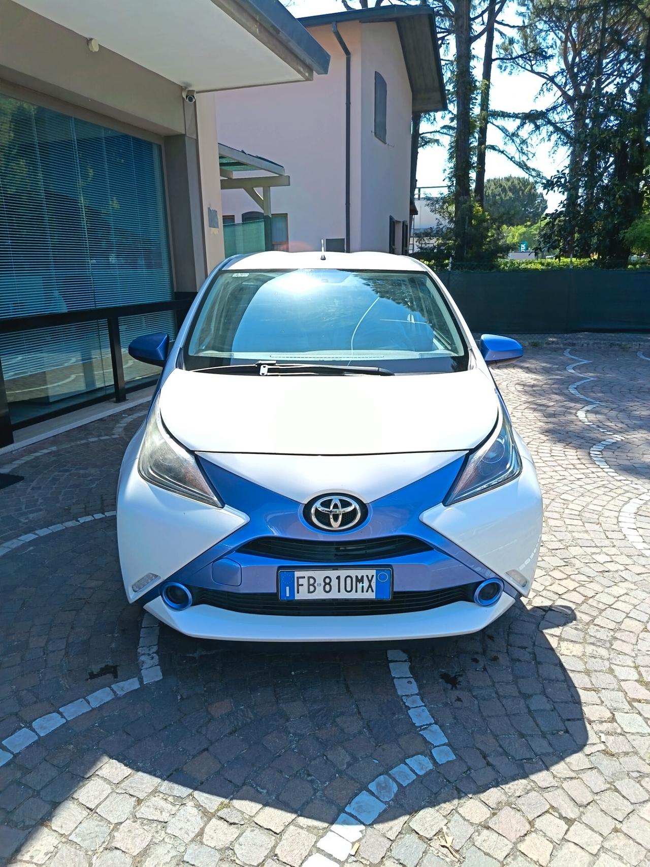 Toyota Aygo 1.0 VVT-i 69 CV 5 porte x-cool