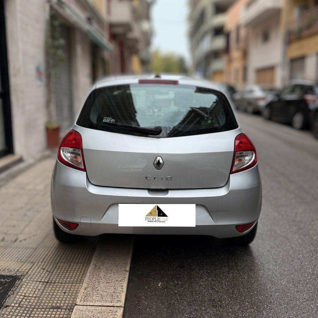 Renault Clio 1.2 16V **CAMBIO AUTOMATICO**