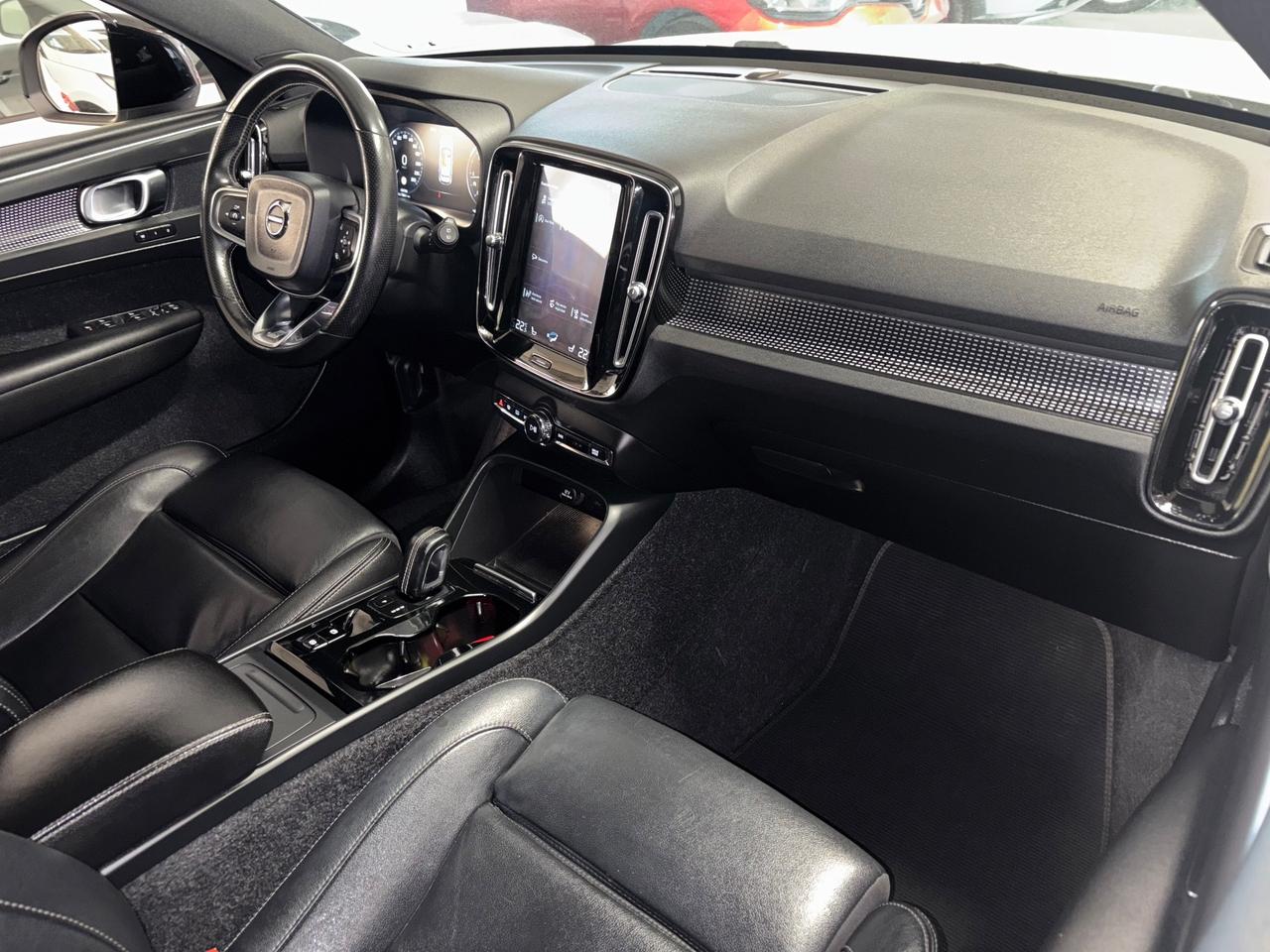 Volvo XC40 D3 GearTronic R-DESIGN |FULL OPTIONAL |