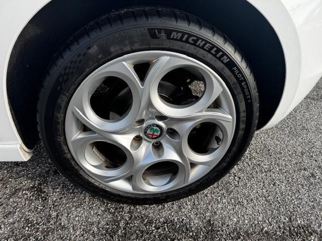 Alfa Romeo Giulietta 1.6 JTDm 120 CV Super-UNICO PROPRIETARIO! OK NEOPATENTATI!