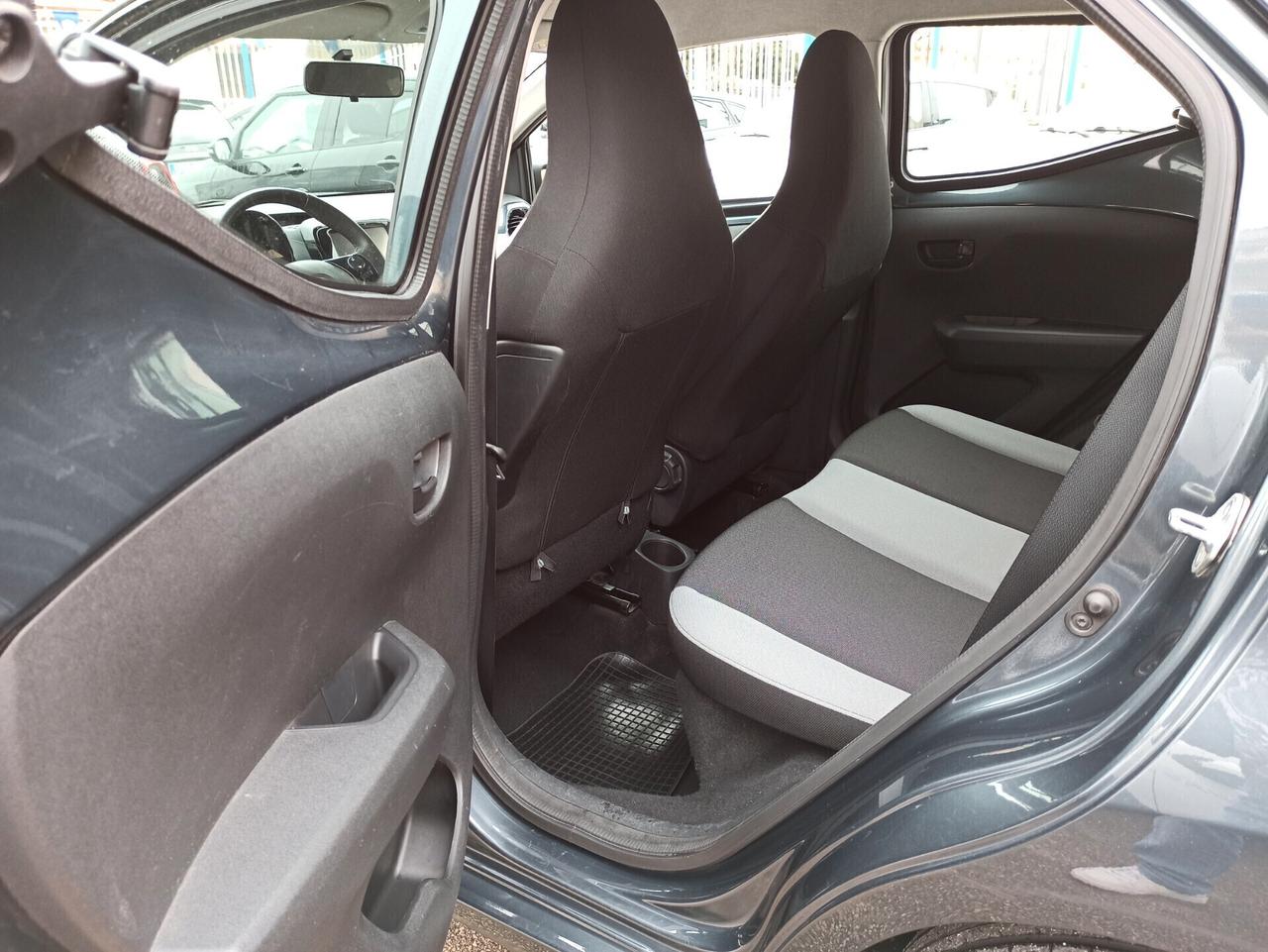 Toyota Aygo 1.0 VVT-i 69 CV 5 porte x-wave