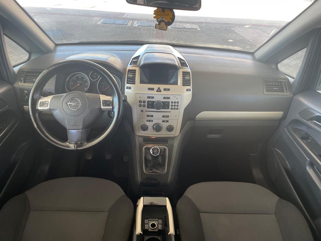 OPEL ZAFIRA 1.9 DISEL 190.000 KM 7 POSTI 2009.